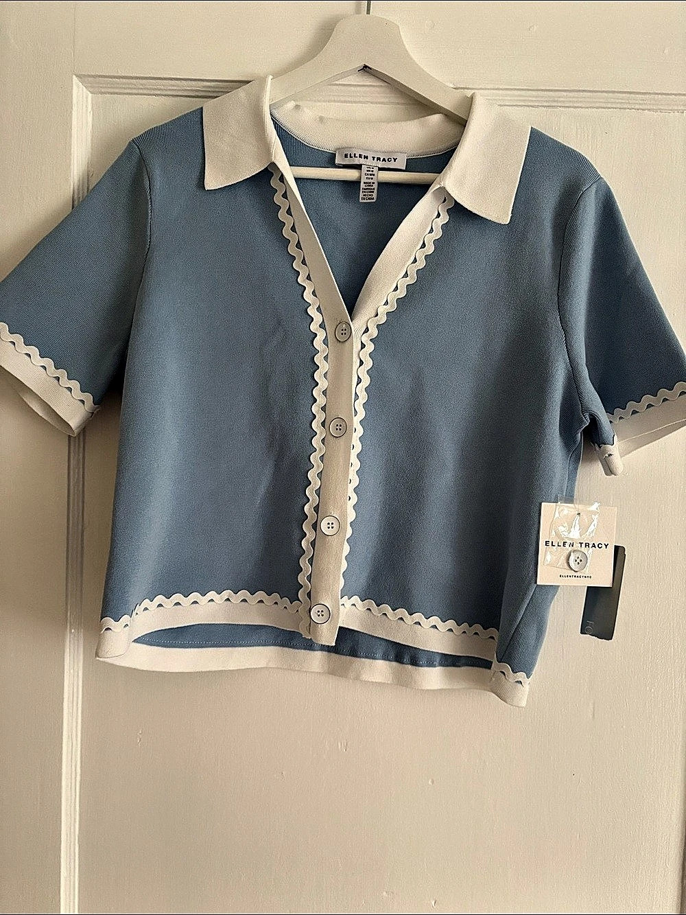 NWT Ellen Tracy Scallop Trim Short Sleeve Cardigan Blue & White Medium